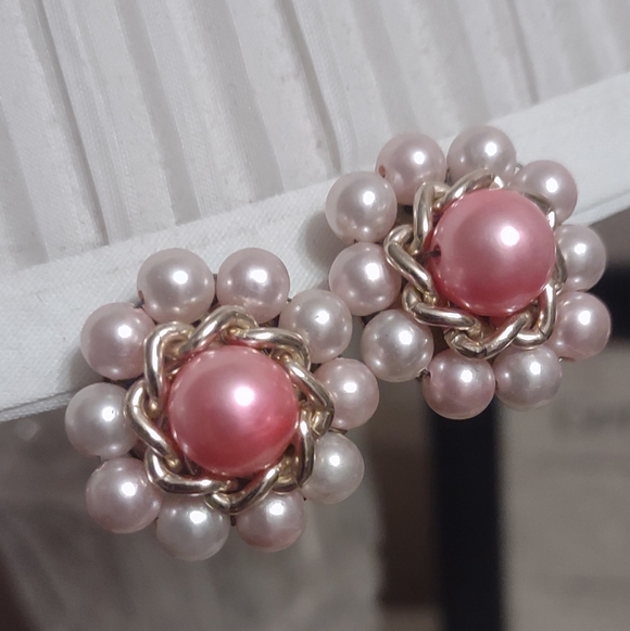 Vintage 1950's Clip On Earrings - Picture 4 of 5